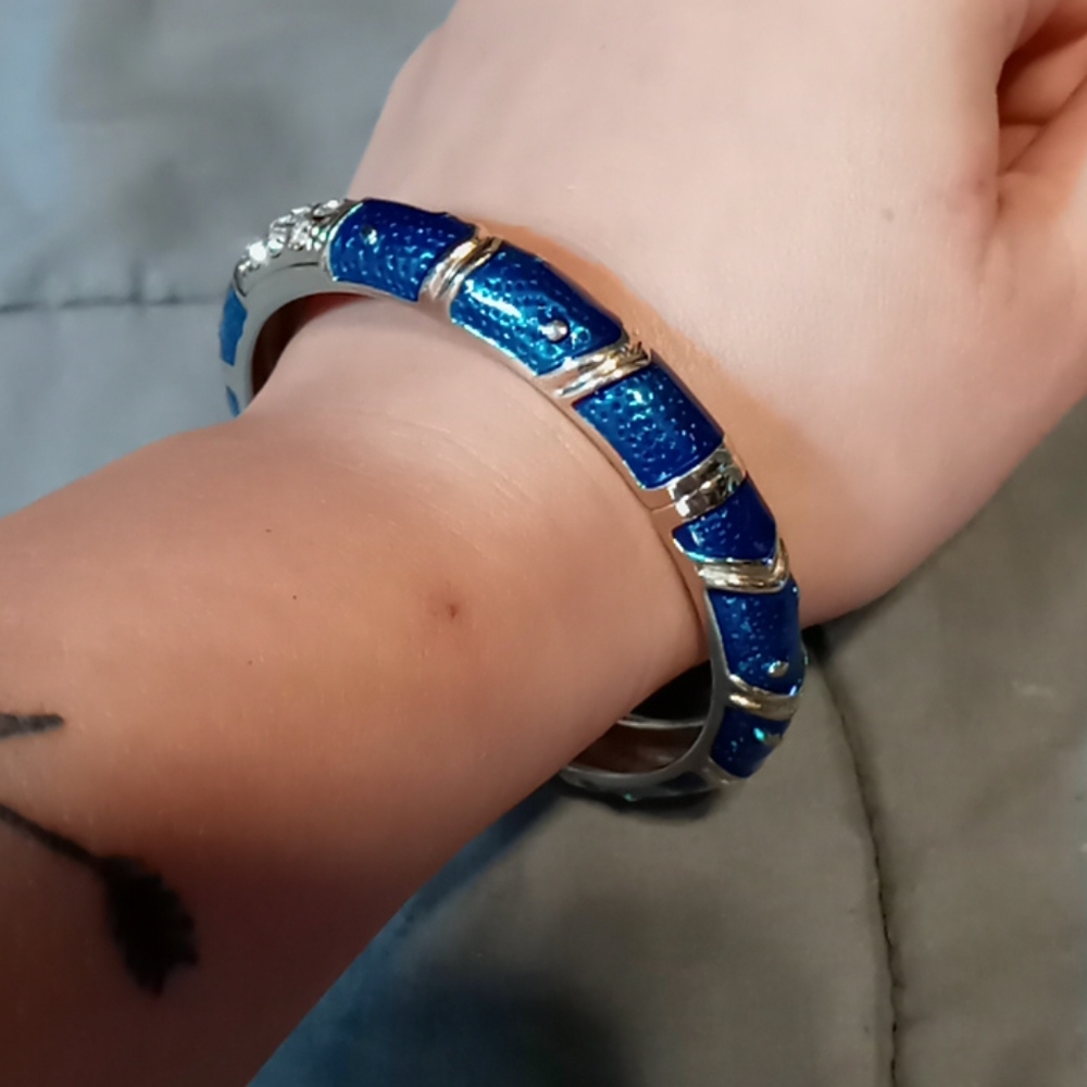 Jewlry - Picture 2 of 3